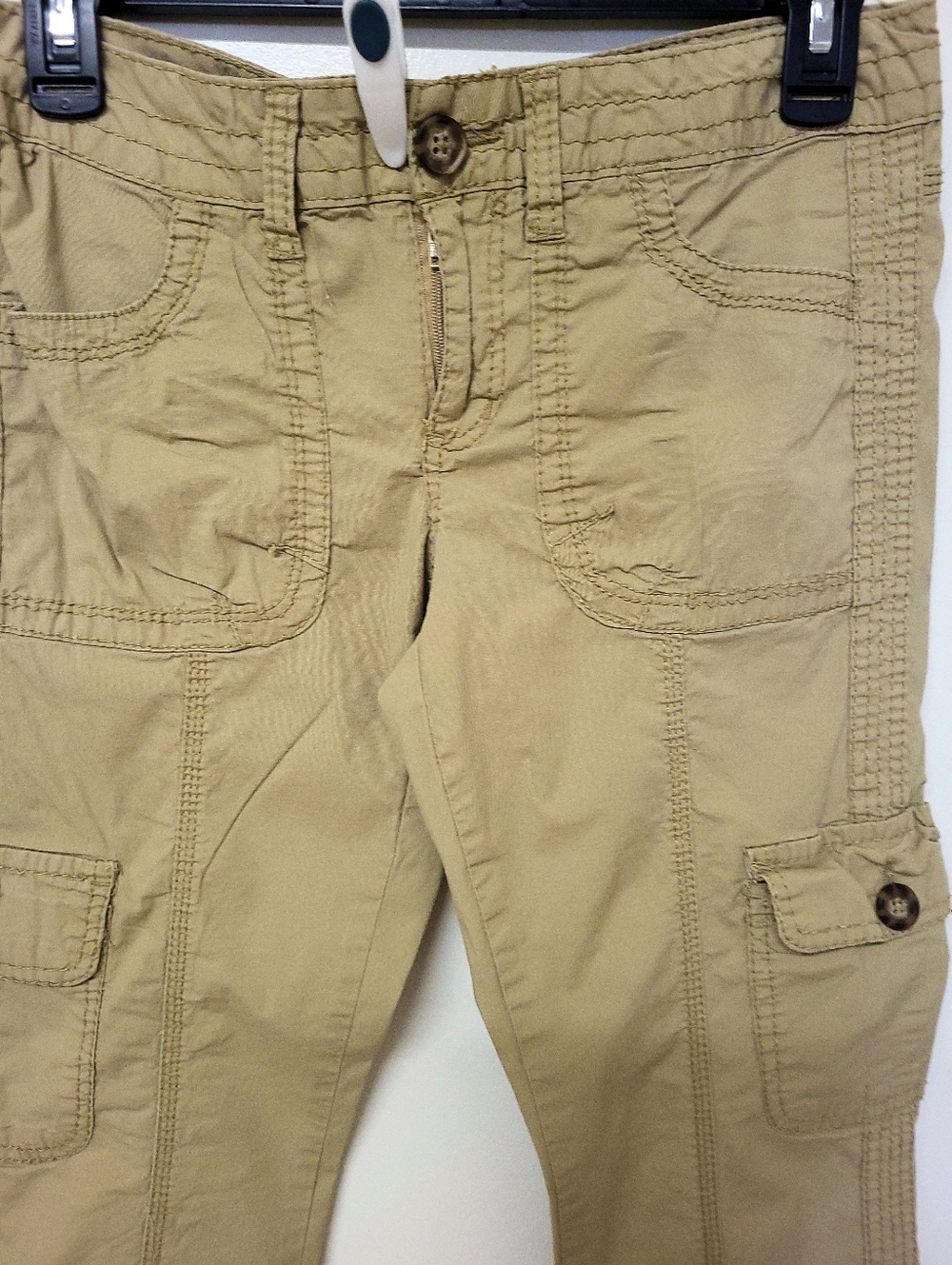 SO Womens Khaki Brown Cuffed Cargo Capris - Picture 2 of 13